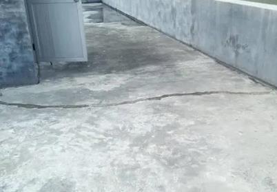 鲁甸楼顶漏水维修公司分享下如何解决卫生间隐蔽部位漏水的问题?