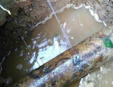 鲁甸楼顶渗水维修公司分享下地暖漏水的原因及检测方法。